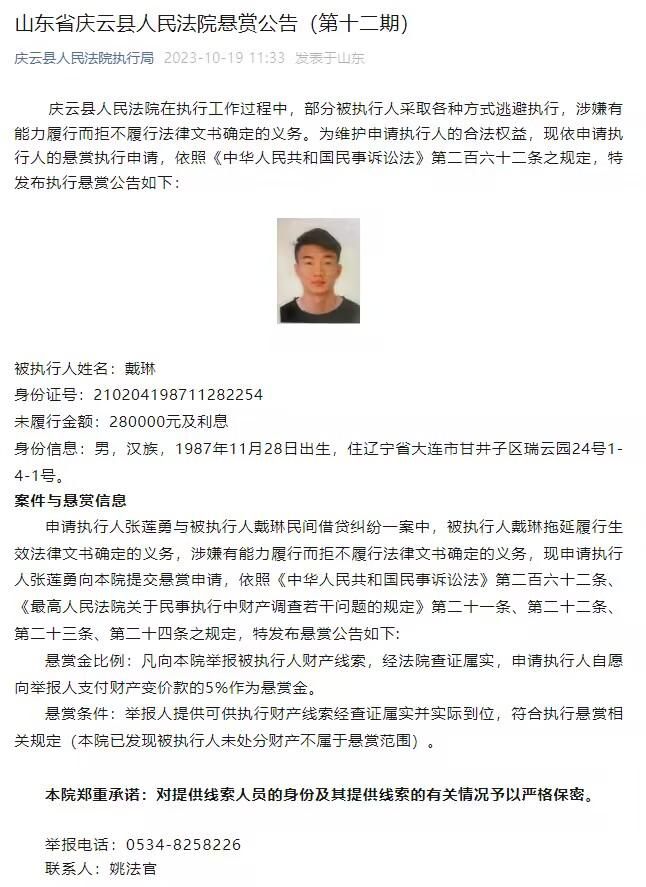 　　　　别的，社会轨制的崩溃，在影片中还激发了一处奇奥现象：结尾与大盗年夜战的固然都是以往代表着国度机械的警方，可在阿谁全城骚乱的特定布景下，社会在无体系体例内差人可言，所以他们素质上与蝙蝠侠无异，都是超出法式公理直接履行实体公理的义务警察。